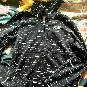 Womens North Face pullover sweatshirt